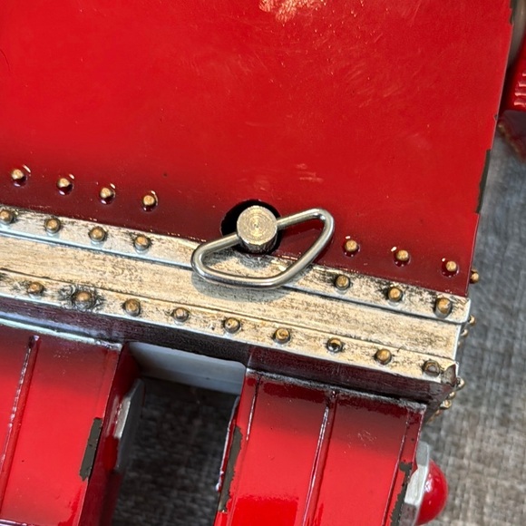 Red Robot Figurine with Christmas Tree Design music box - Picture 5 of 8